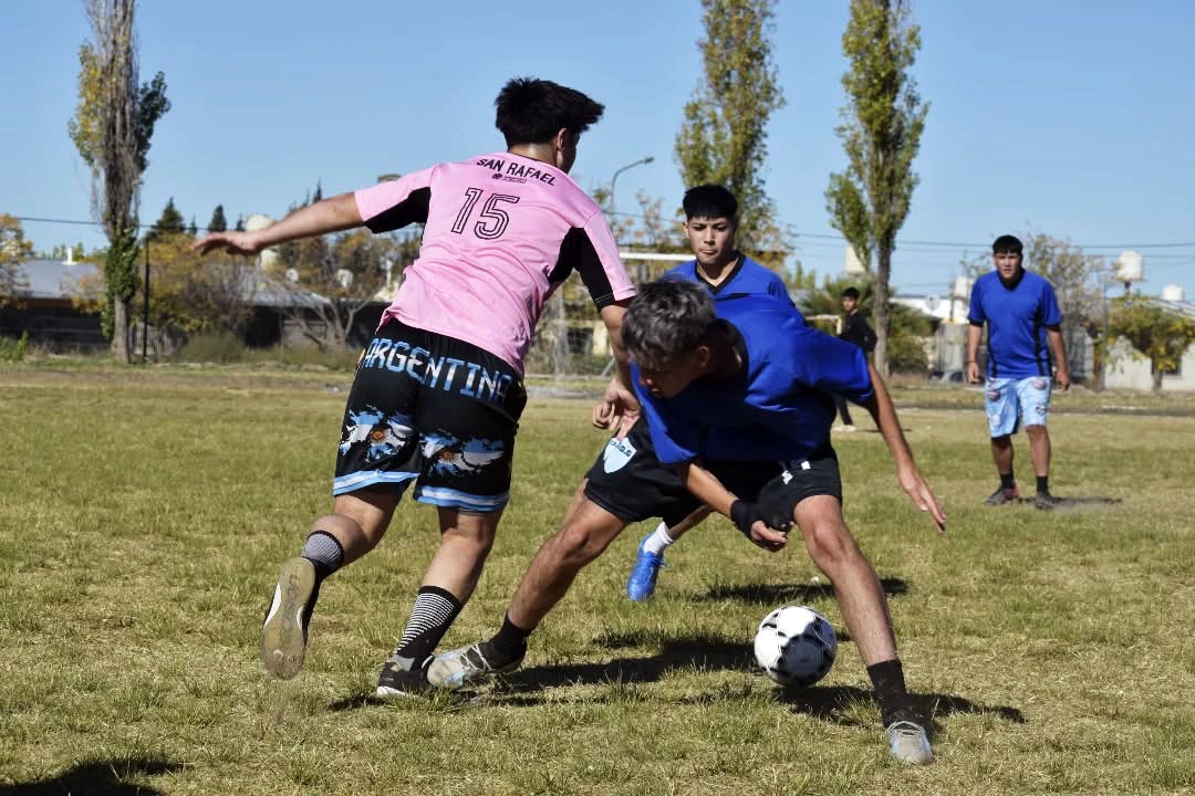 TORNEO JONATÁN PÉREZ: MÁS DE 100 JÓVENES DE SECUNDARIO EN UN GRAN CERTAMEN FUTBOLERO